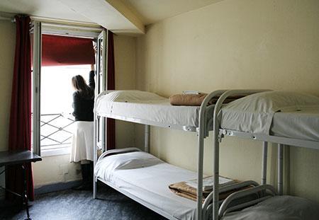 Lit dans Dortoir pour Femmes de 4 Lits